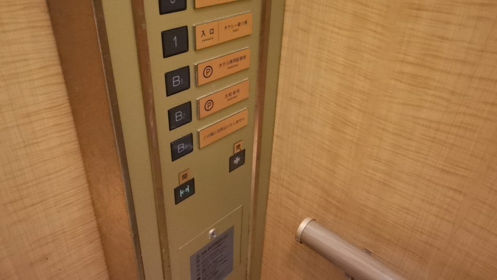 エレベーターはカードキー不要