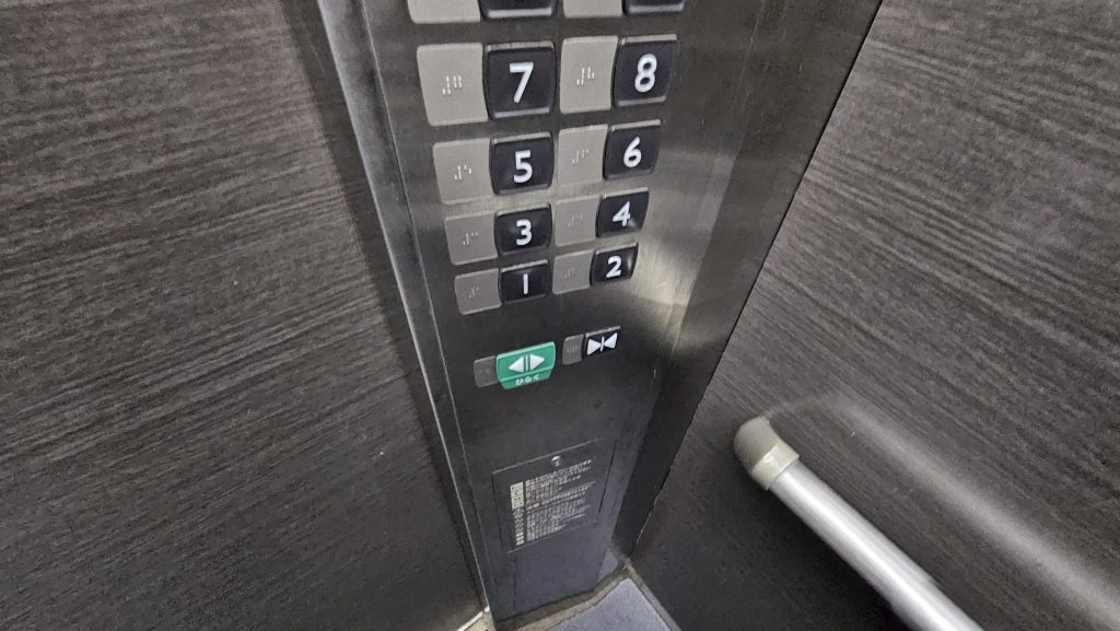 エレベーターはカードキー不要